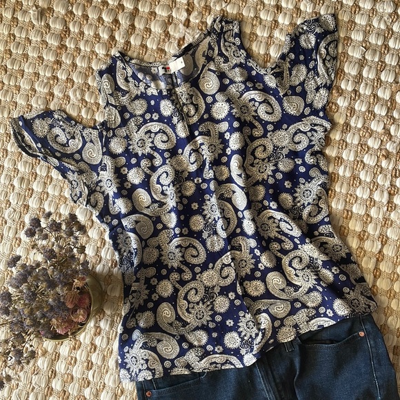 FLAT 500/- (free ship) - Cold shoulder top with Paisley print